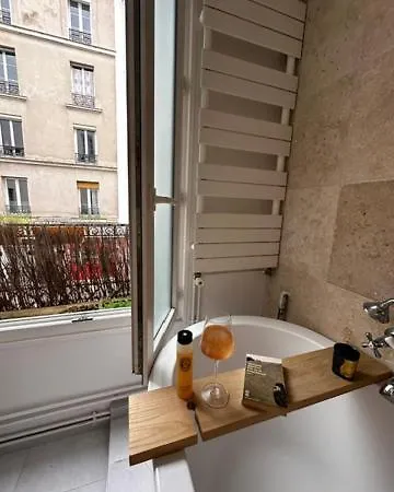 Art House Bastille 2 Bed W Balcony, 11eme Super Trendy Neighbourhood
