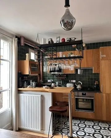 Apartment Art House Bastille 2 Bed W Balcony, 11eme Super Trendy Neighbourhood *