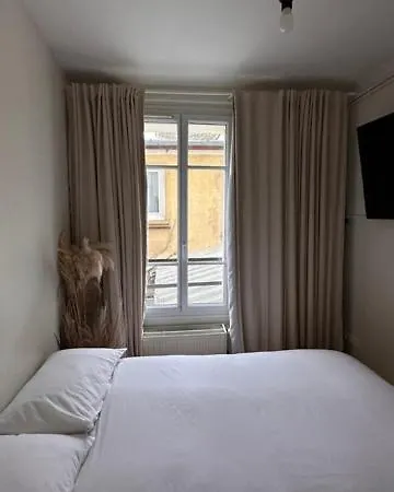 Art House Bastille 2 Bed W Balcony, 11eme Super Trendy Neighbourhood