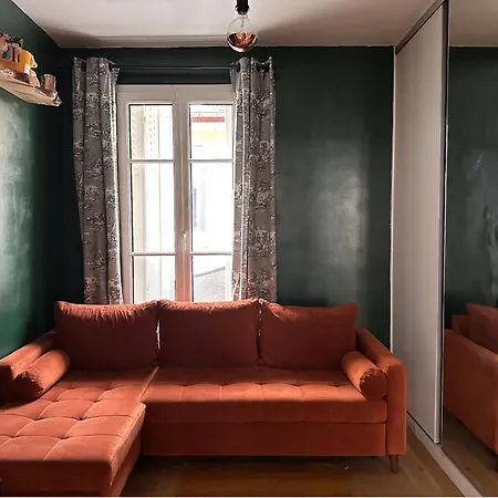 Art House Bastille 2 Bed W Balcony, 11eme Super Trendy Neighbourhood Apartment Paris
