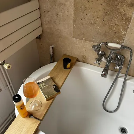 Art House Bastille 2 Bed W Balcony, 11eme Super Trendy Neighbourhood