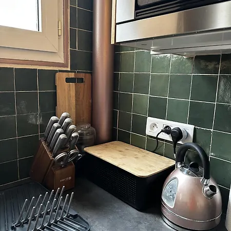 Apartment Art House Bastille 2 Bed W Balcony, 11eme Super Trendy Neighbourhood *