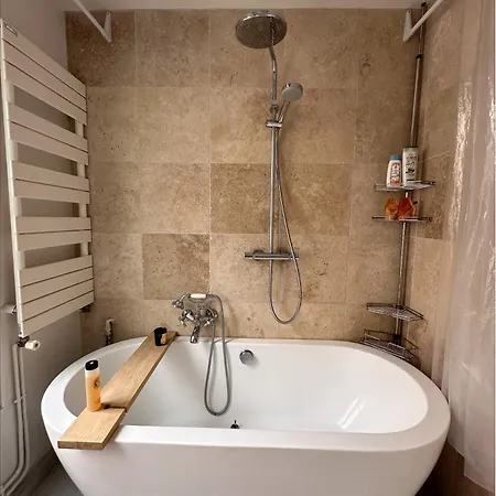 Art House Bastille 2 Bed W Balcony, 11eme Super Trendy Neighbourhood *