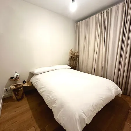 Art House Bastille 2 Bed W Balcony, 11eme Super Trendy Neighbourhood Apartment