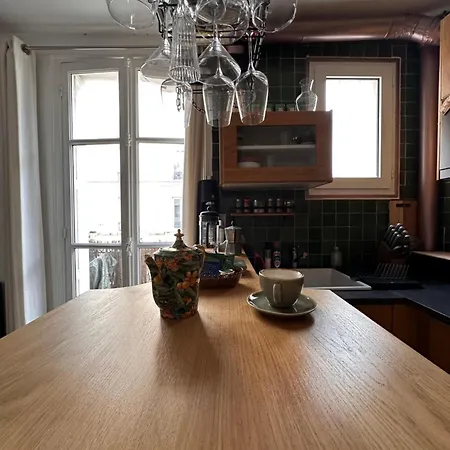 Art House Bastille 2 Bed W Balcony, 11eme Super Trendy Neighbourhood *