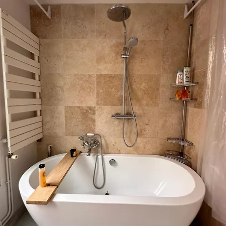 Art House Bastille 2 Bed W Balcony, 11eme Super Trendy Neighbourhood * Paris